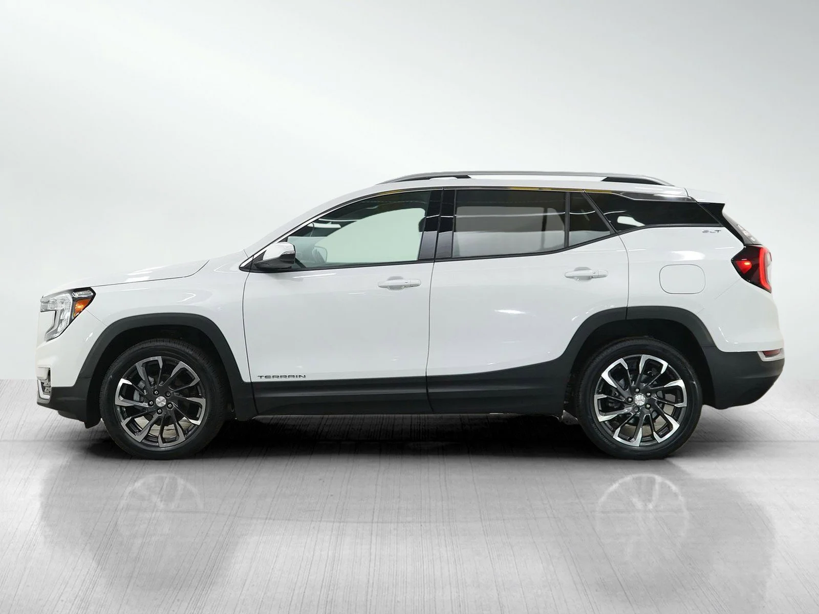 Used 2022 GMC Terrain SLT with VIN 3GKALVEV2NL282699 for sale in White Bear Lake, Minnesota
