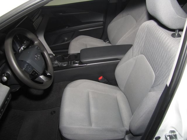 Used 2025 White Toyota  image 10