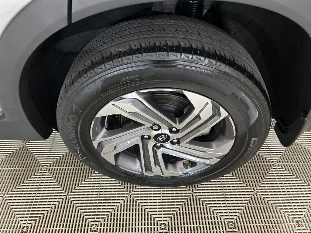 Used 2023 Silver Hyundai SEL image 10