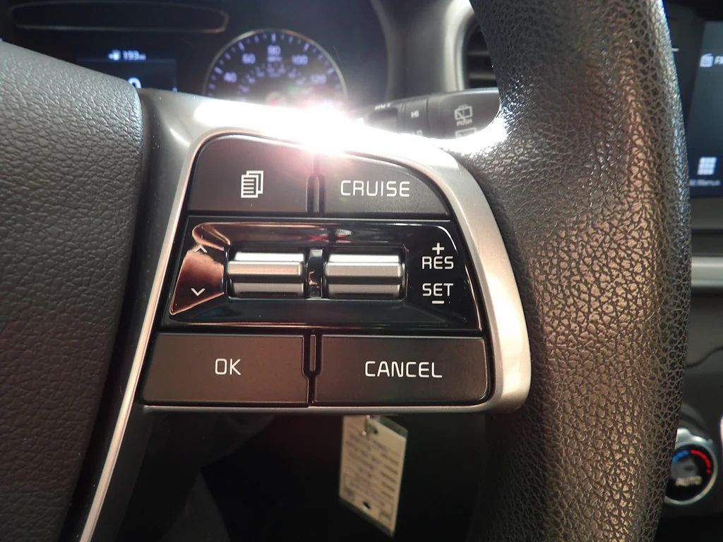 Used 2019 Sparkling Silver Kia LX V6 image 31