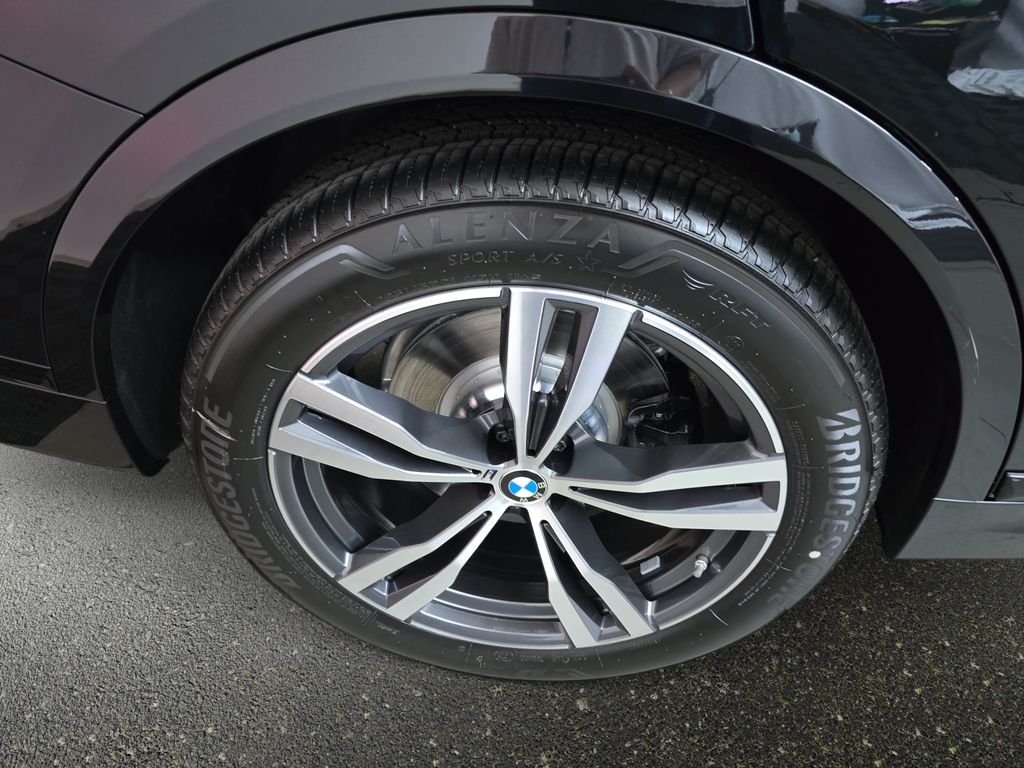 New 2027 Black Sapphire Metallic BMW xDrive40i image 30