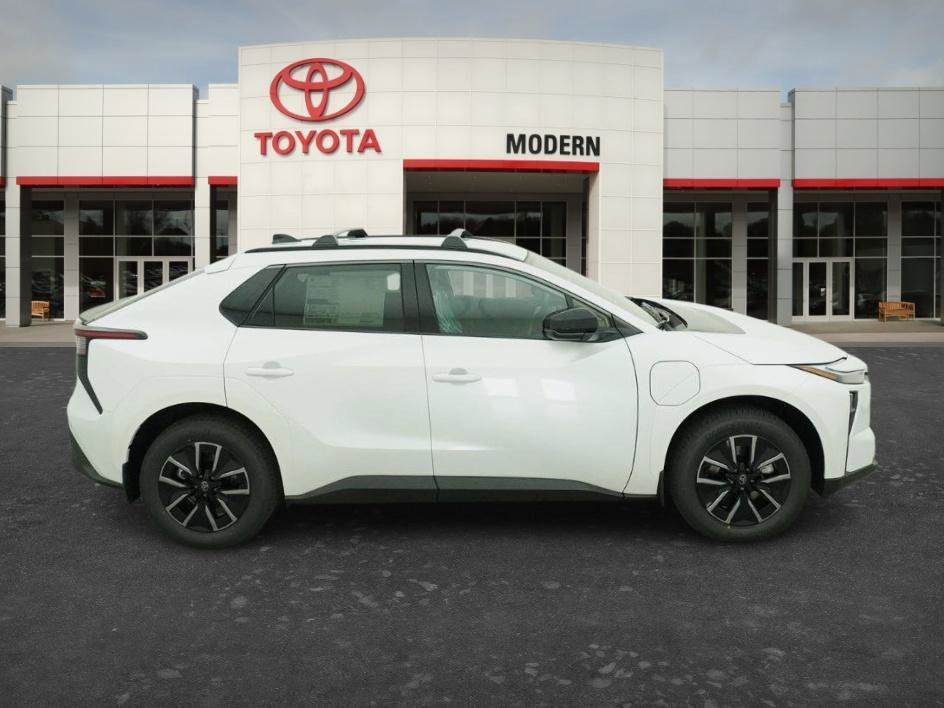 New 2026 WINDCHILL PEARL Toyota XLE image 8