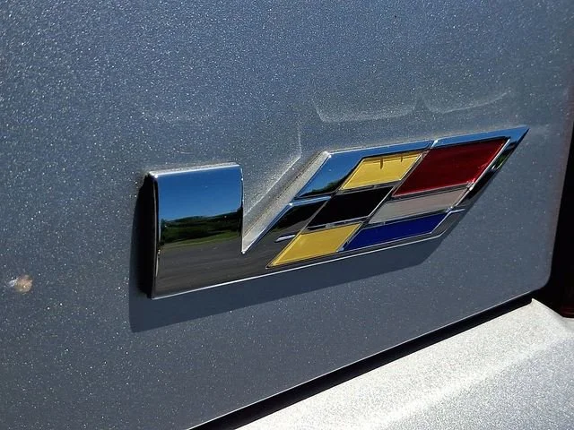 Used 2011 RADIANT SILVER METALLIC Cadillac RWD image 31