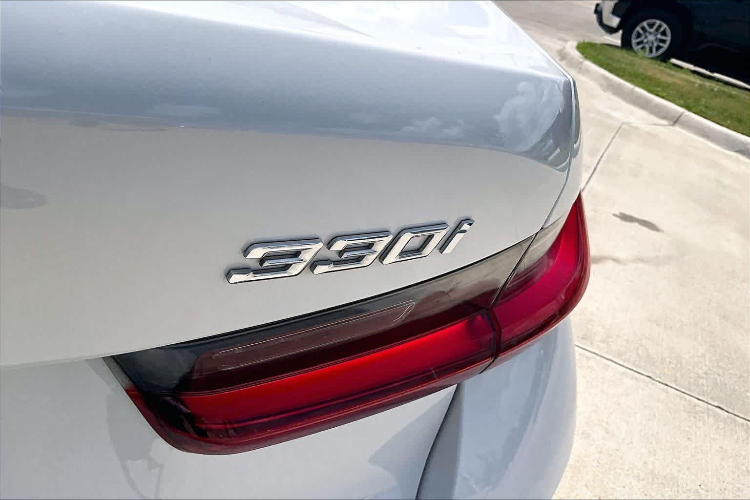 Used 2023 Alpine White BMW 330i image 9