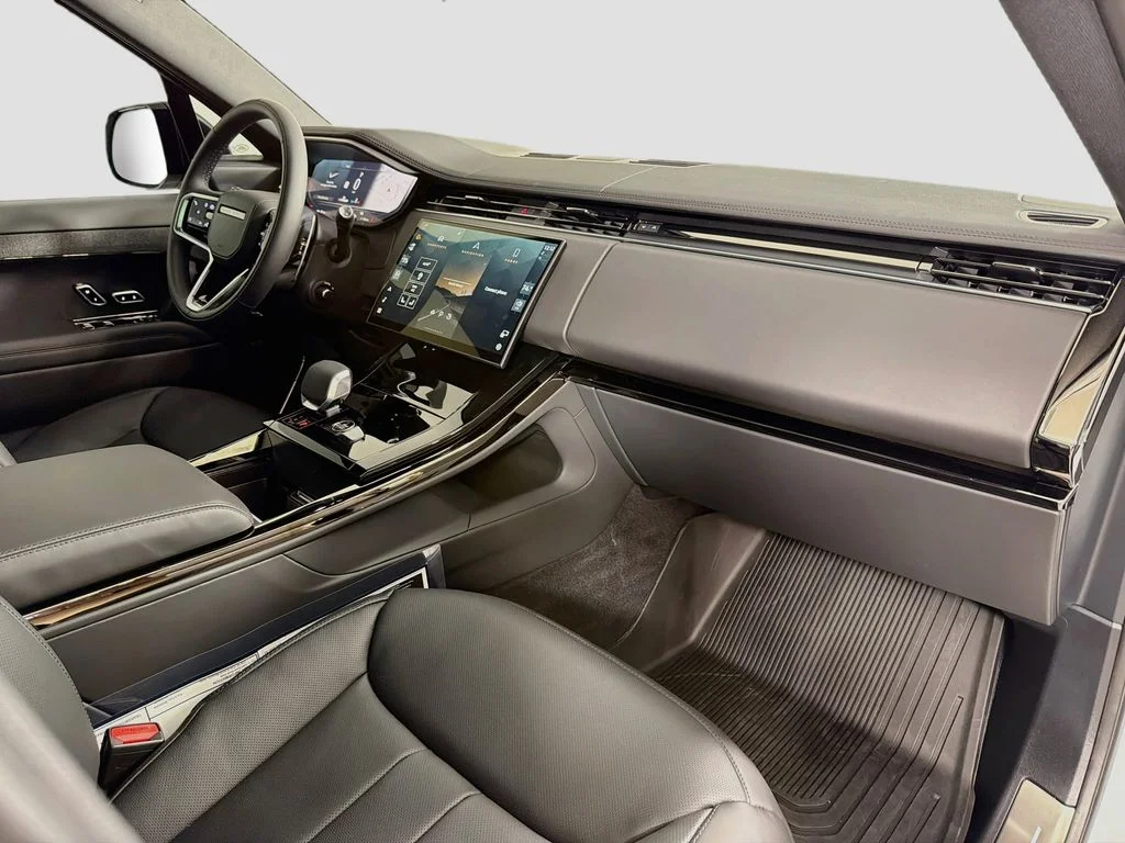 New 2026 Fuji White Land Rover SE image 32