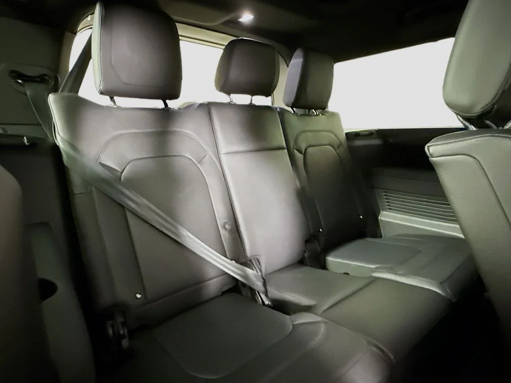 Used 2024 Gray Land Rover S image 28