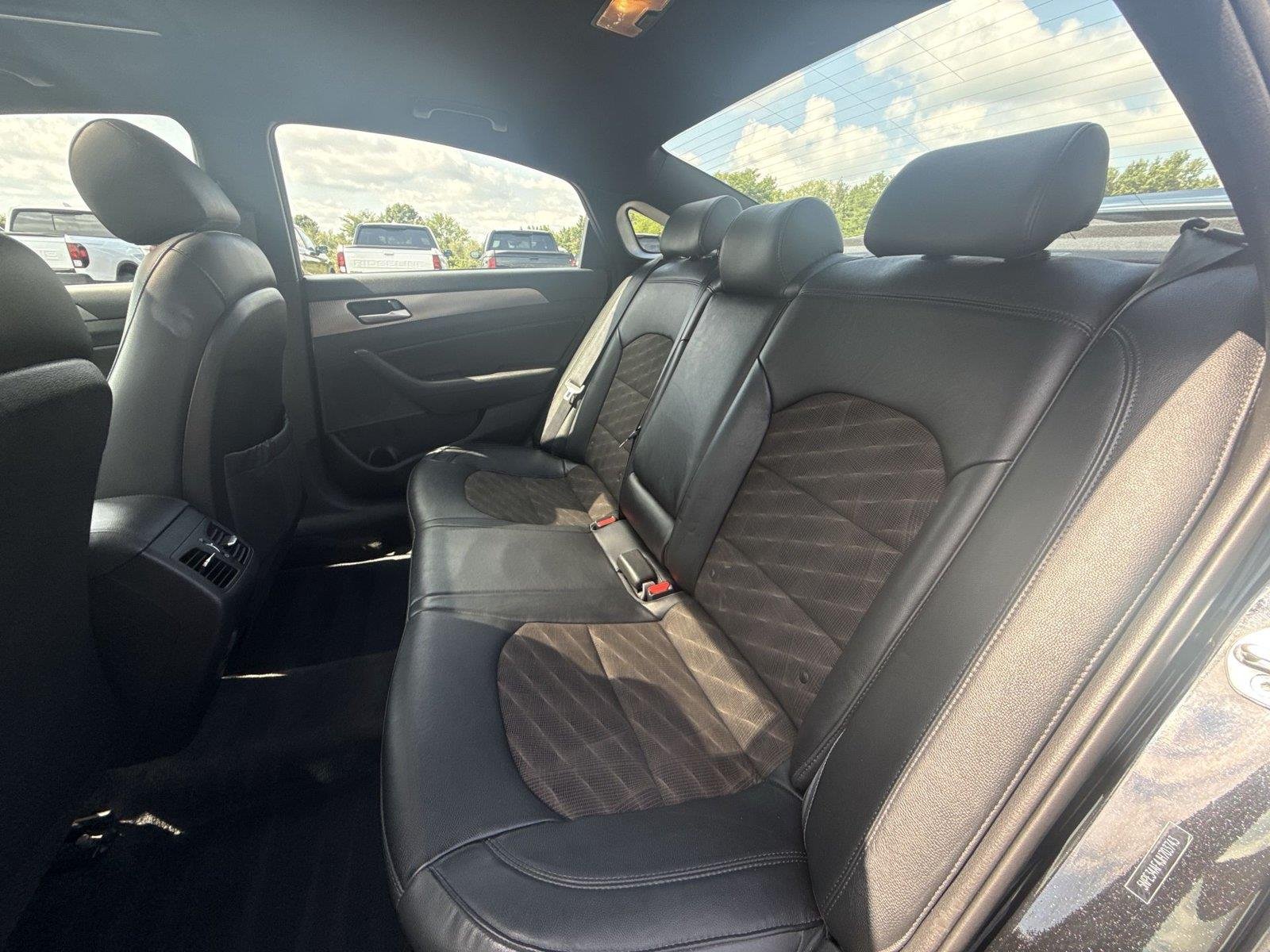 Used 2018 Phantom Black Hyundai Sport+ image 17