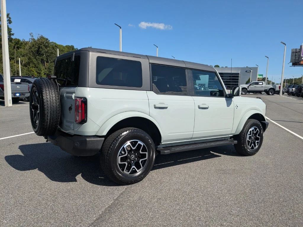 Used 2024 Cactus Green / Gray Ford Outer Banks image 4