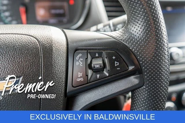 Used 2020 SUMMIT WHITE Chevrolet LT image 22