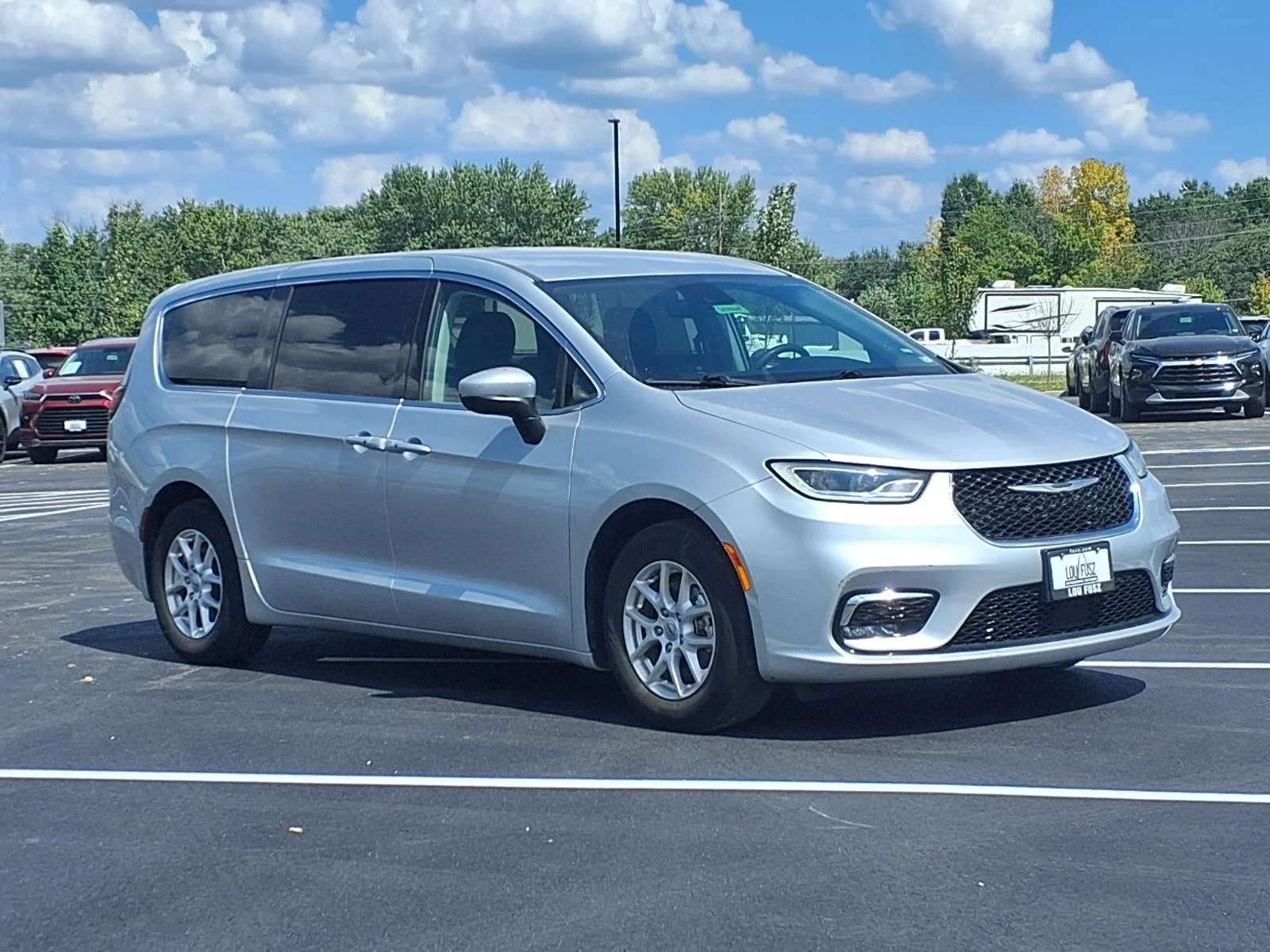 Used 2023 Silver Mist Clearcoat Chrysler Touring L image 35