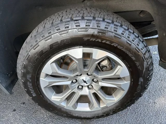 Used 2019 SUMMIT WHITE Chevrolet RST image 19