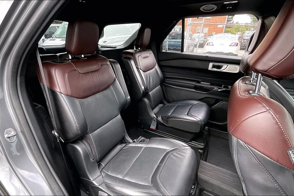 Used 2022 Gray Ford Platinum image 26