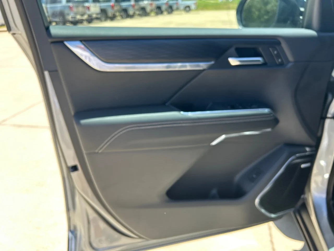 New 2026 Sterling Metallic GMC Elevation image 10