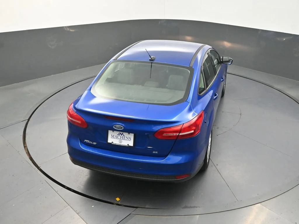Used 2018 Blue Ford SE image 20