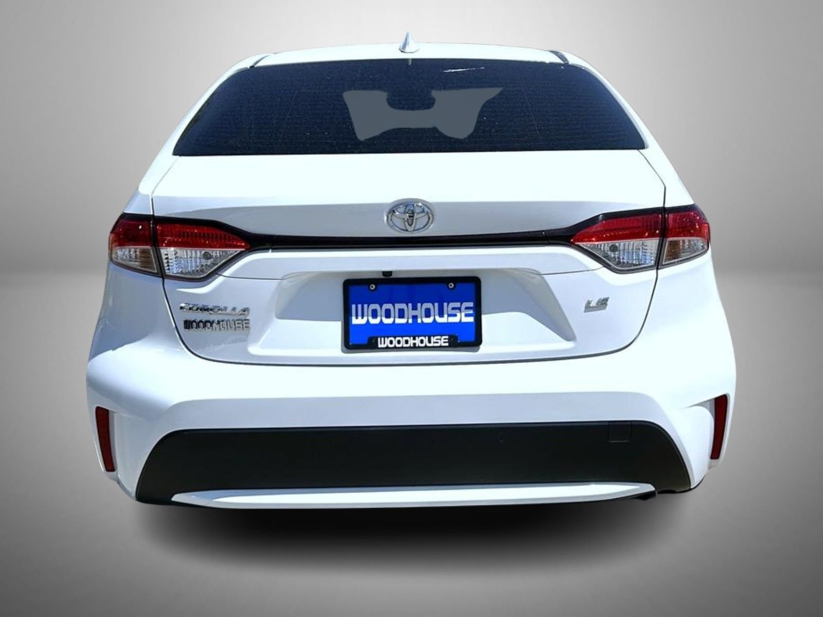 Used 2020 White Toyota LE image 6