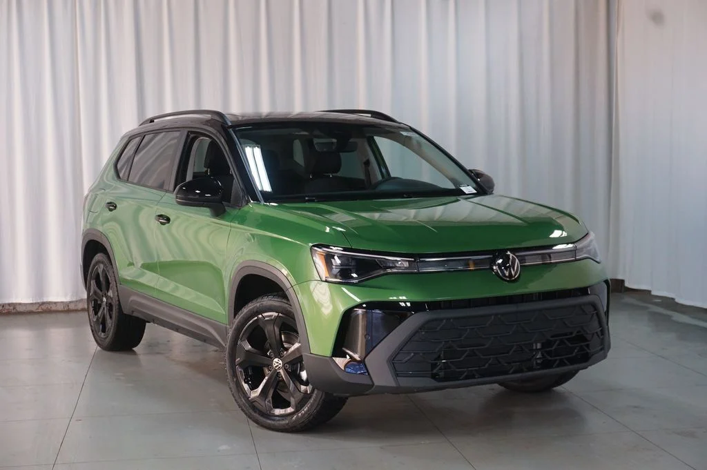 New 2026 Green Volkswagen 1.5T SE Black image 2