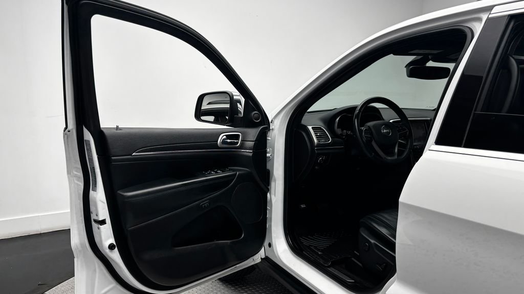 Used 2018 White Jeep Limited image 17
