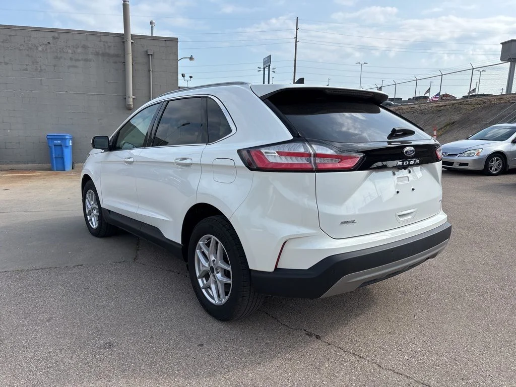 Used 2023 White Metallic Ford SEL image 5