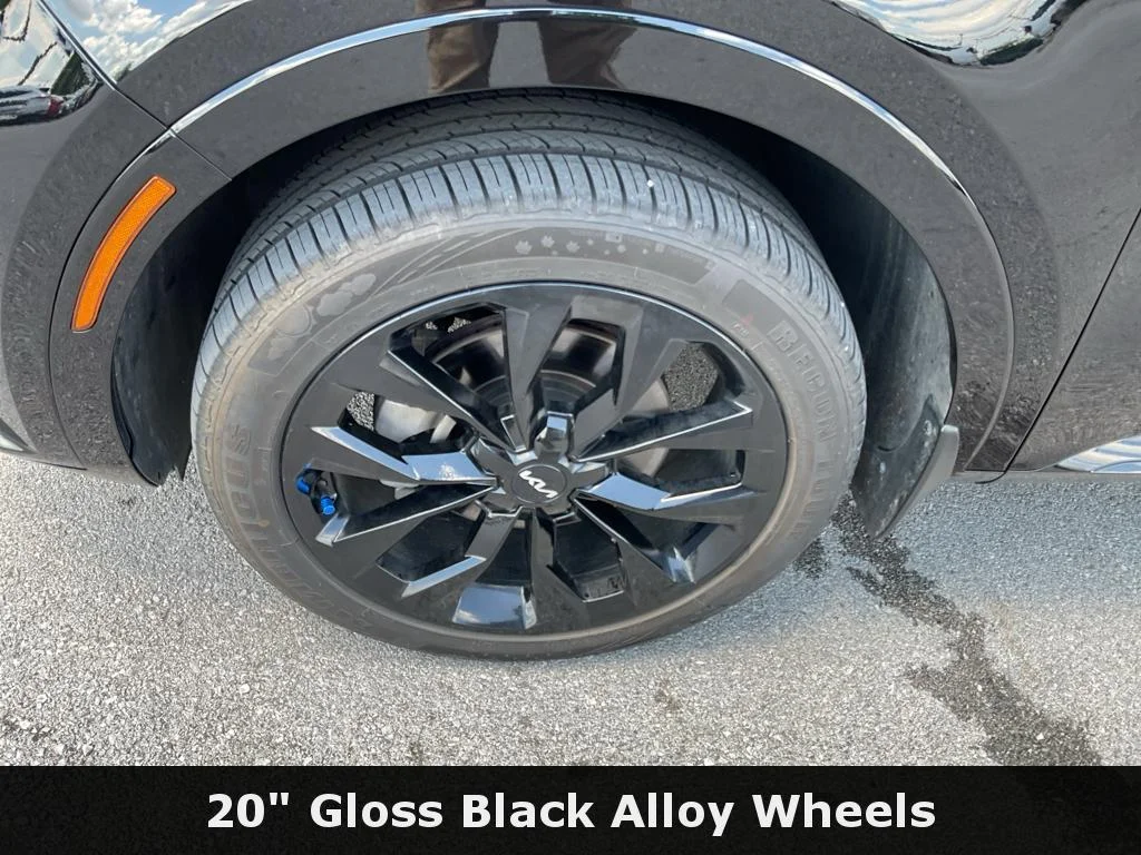 Used 2022 Ebony Black Kia SX image 5
