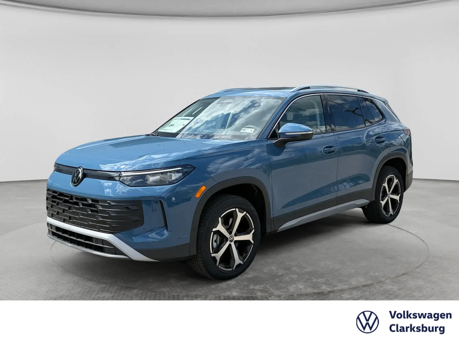 2026 Volkswagen Tiguan 2.0T SE 4Motion's photo