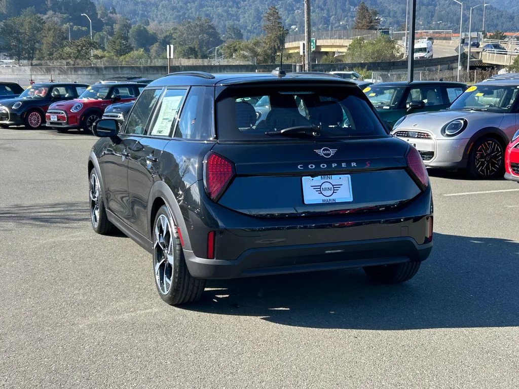 New 2026 Midnight Black II Metallic MINI Signature Plus image 3