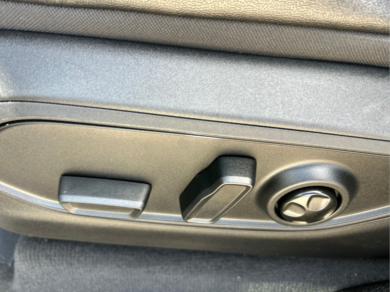 Used 2023 Gray Jeep Limited image 26
