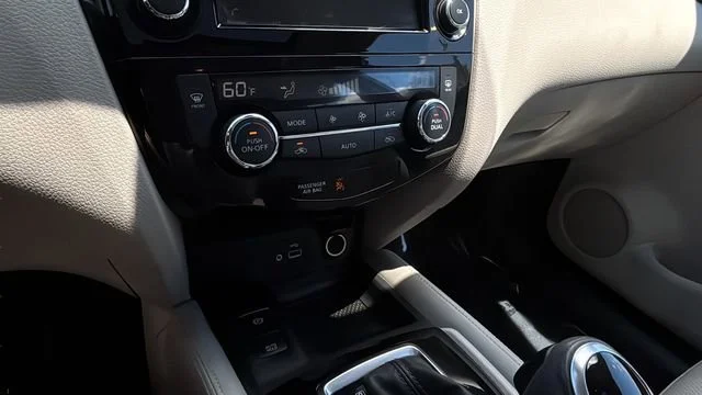 Used 2019 White Nissan SL image 31