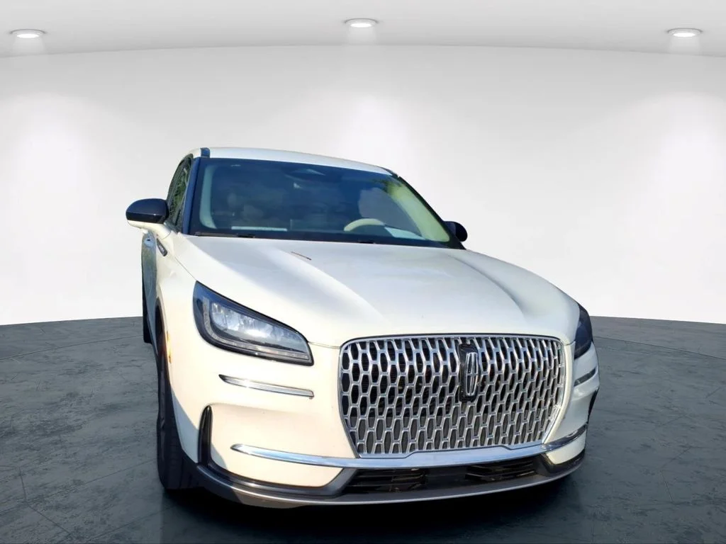 Used 2023 White Lincoln Standard image 9