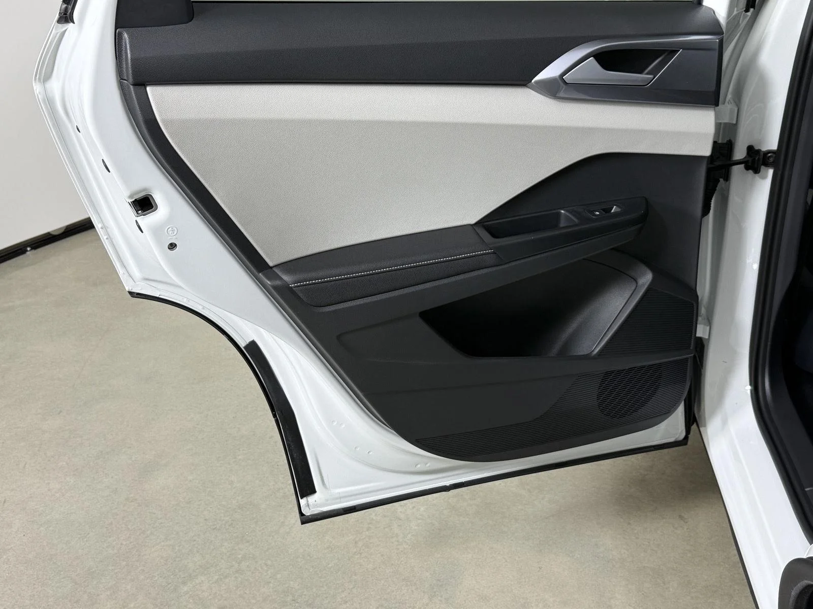 New 2027 Pure White Volkswagen SEL image 22