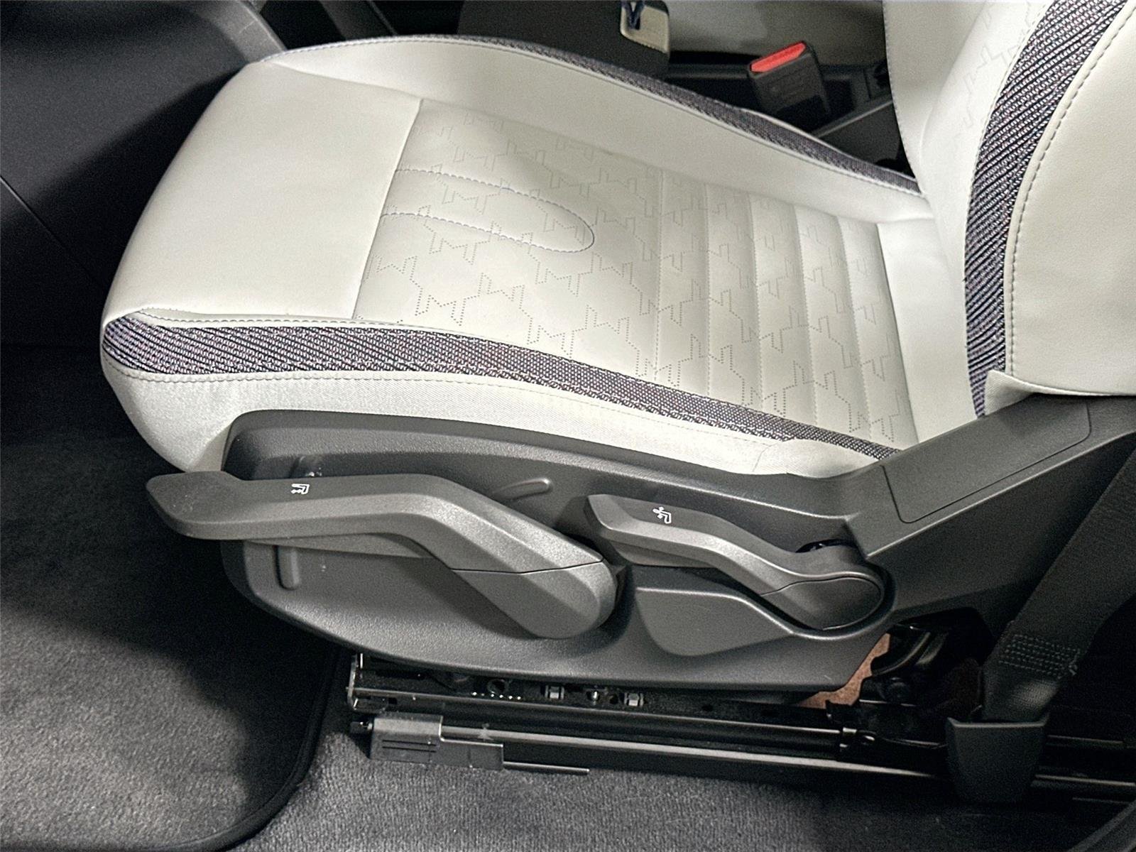 2025 MINI Countryman SE - Photo 16