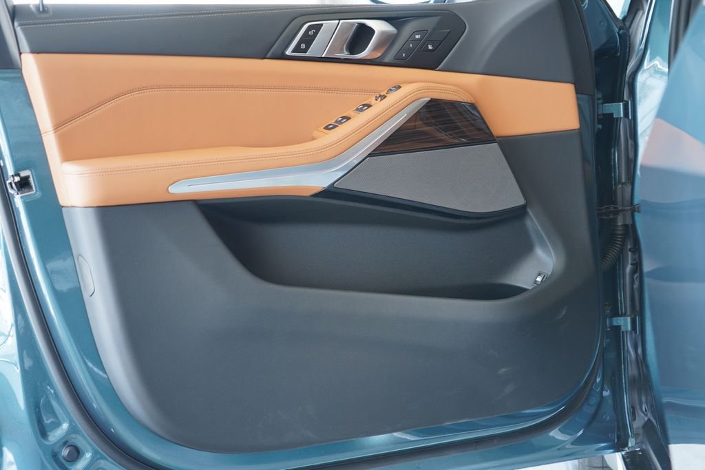 New 2026 Blue Ridge Mountain Metallic BMW xDrive50e image 9