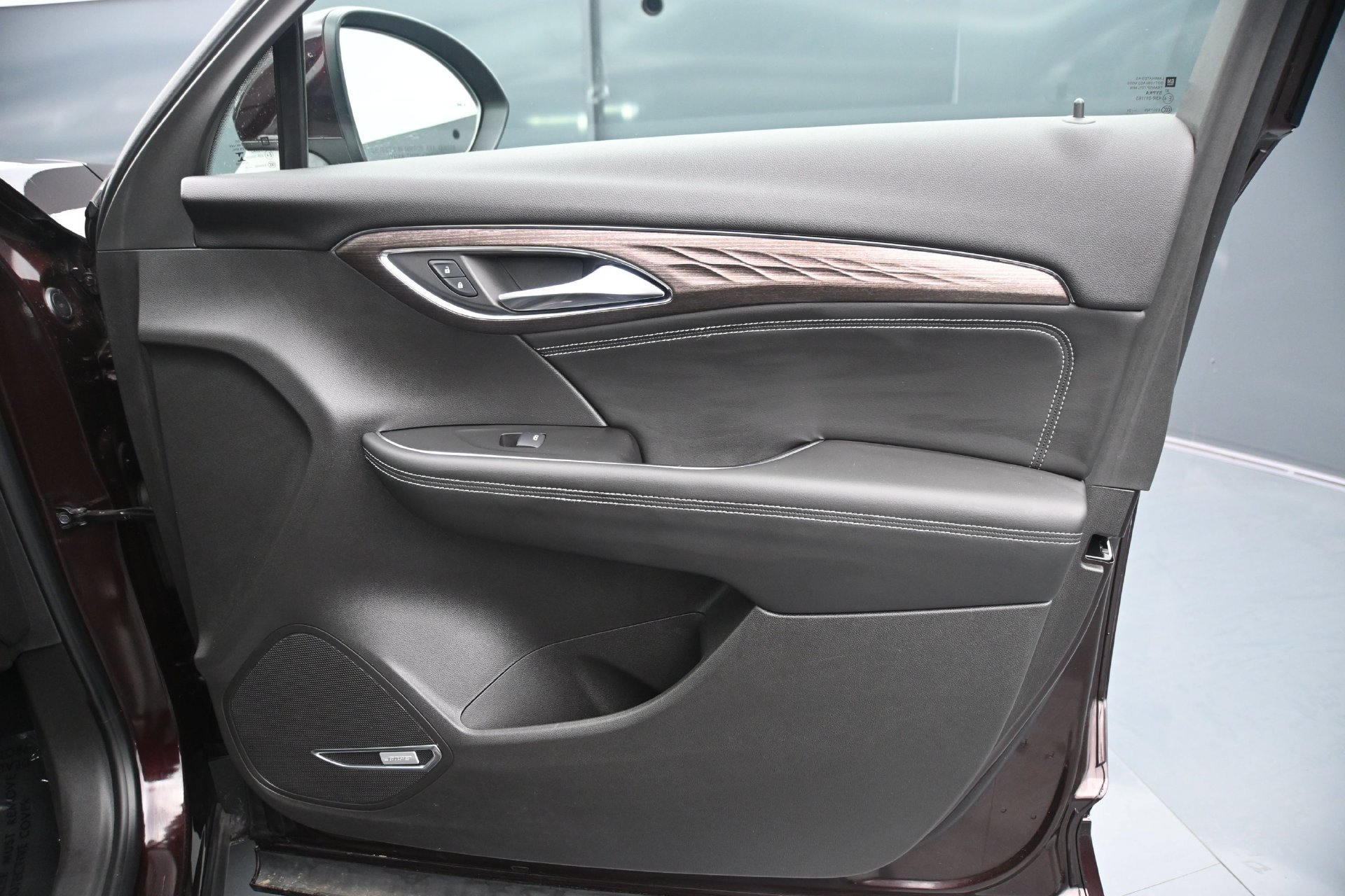 Used 2021 Rich Garnet Metallic Buick AWD 4dr Avenir image 12
