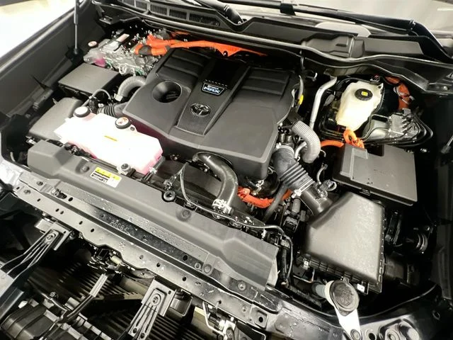 Used 2025 Black Toyota Platinum image 37
