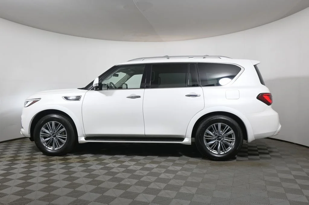Certified Used 2023 White INFINITI LUXE image 2