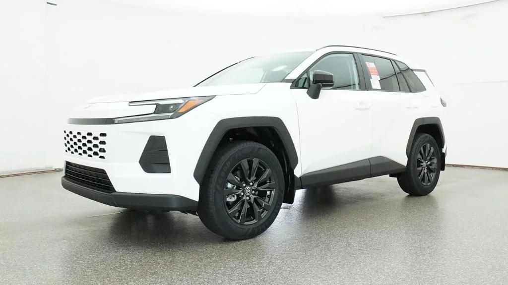 New 2026 Ice Cap Toyota XLE Premium image 11