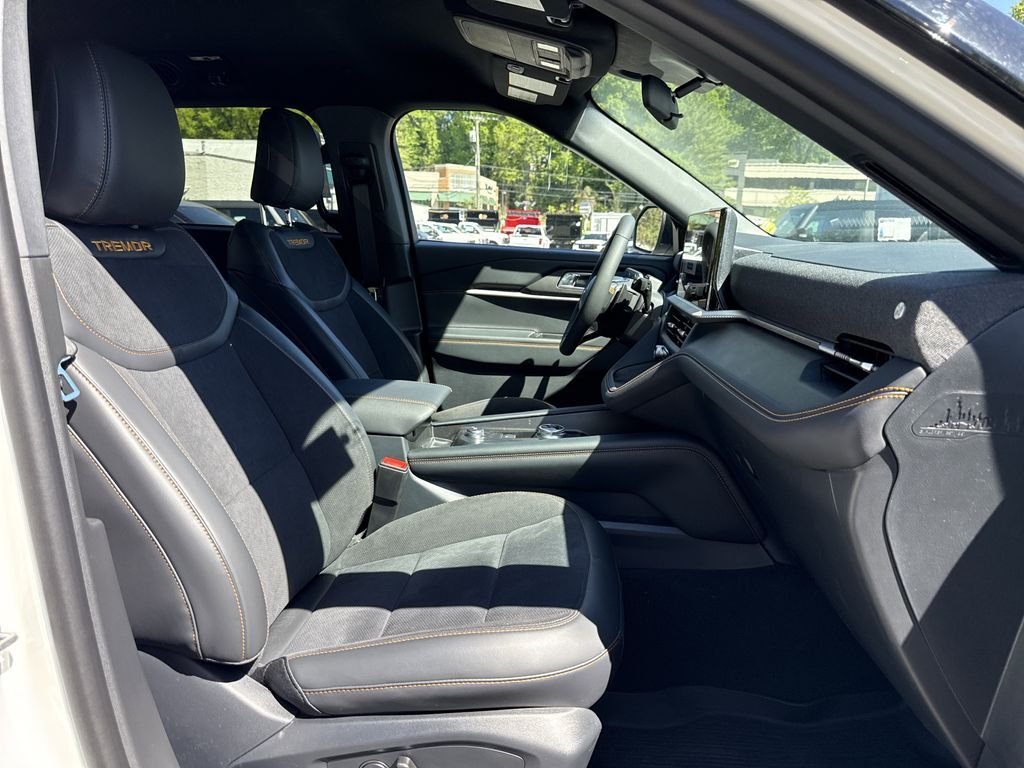 New 2026 Star White Metallic Tri-Coat Ford Tremor® image 28