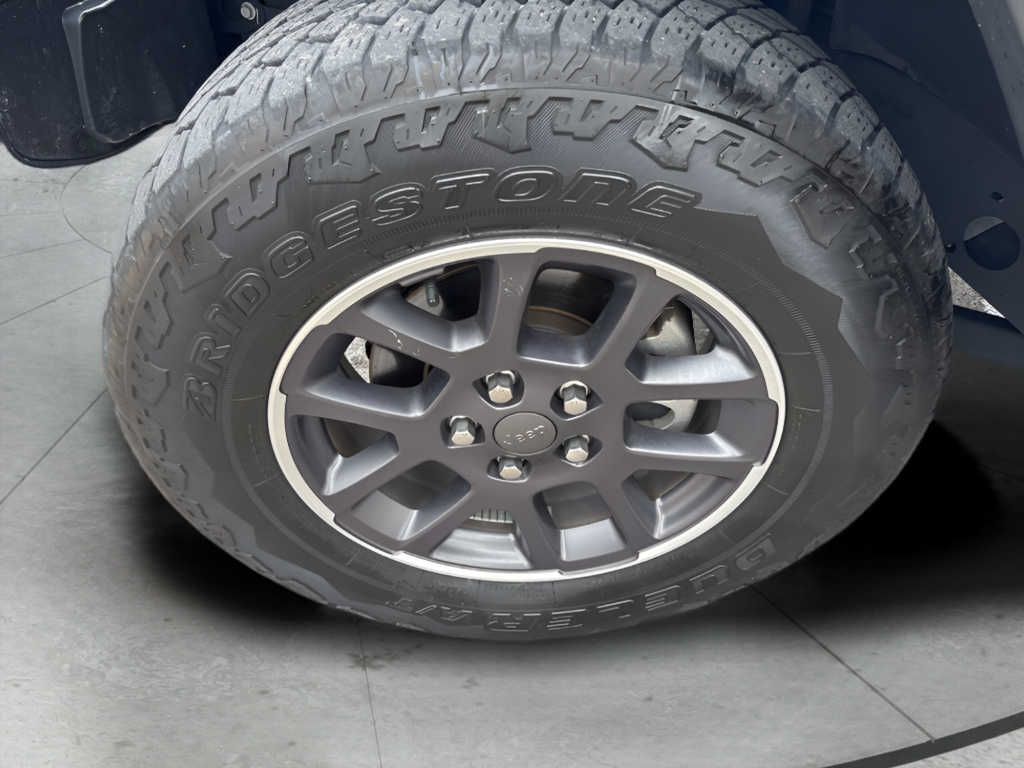 Used 2022 White Jeep Overland image 41