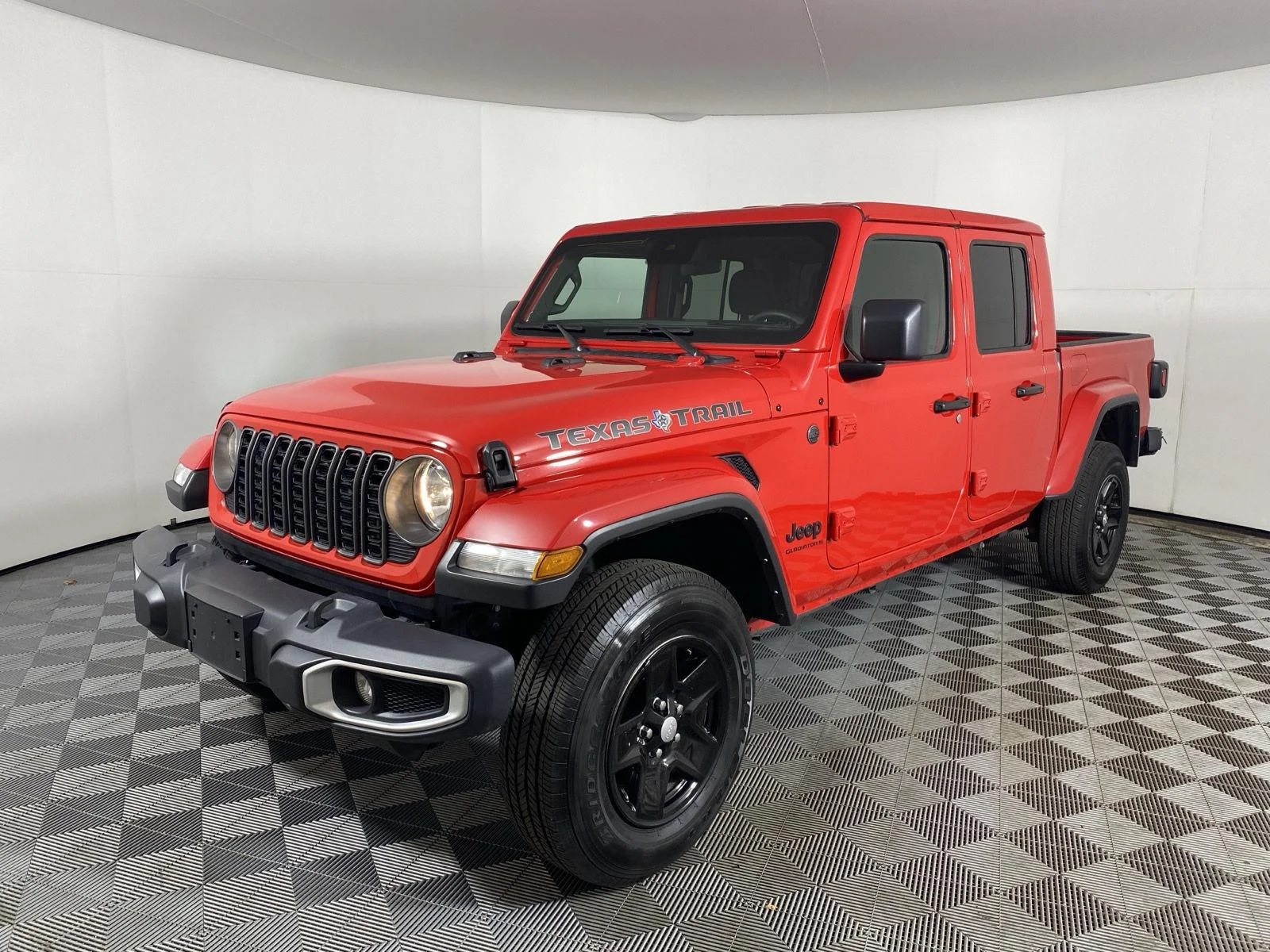 Used 2025 Firecracker Red Clearcoat Jeep Texas Trail image 4