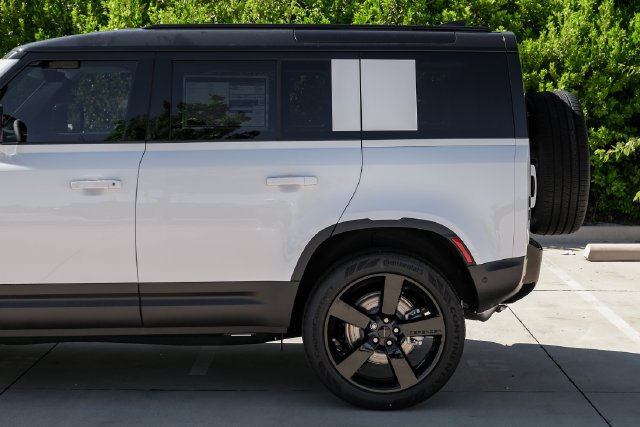 New 2026 White Land Rover S image 20