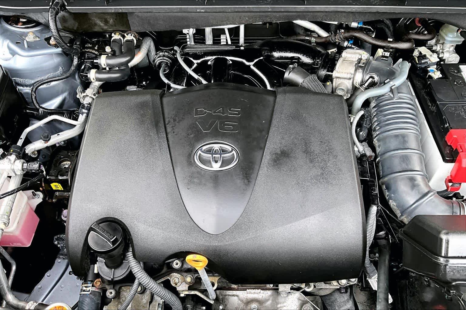 Used 2022 Moon Dust Toyota Platinum image 33