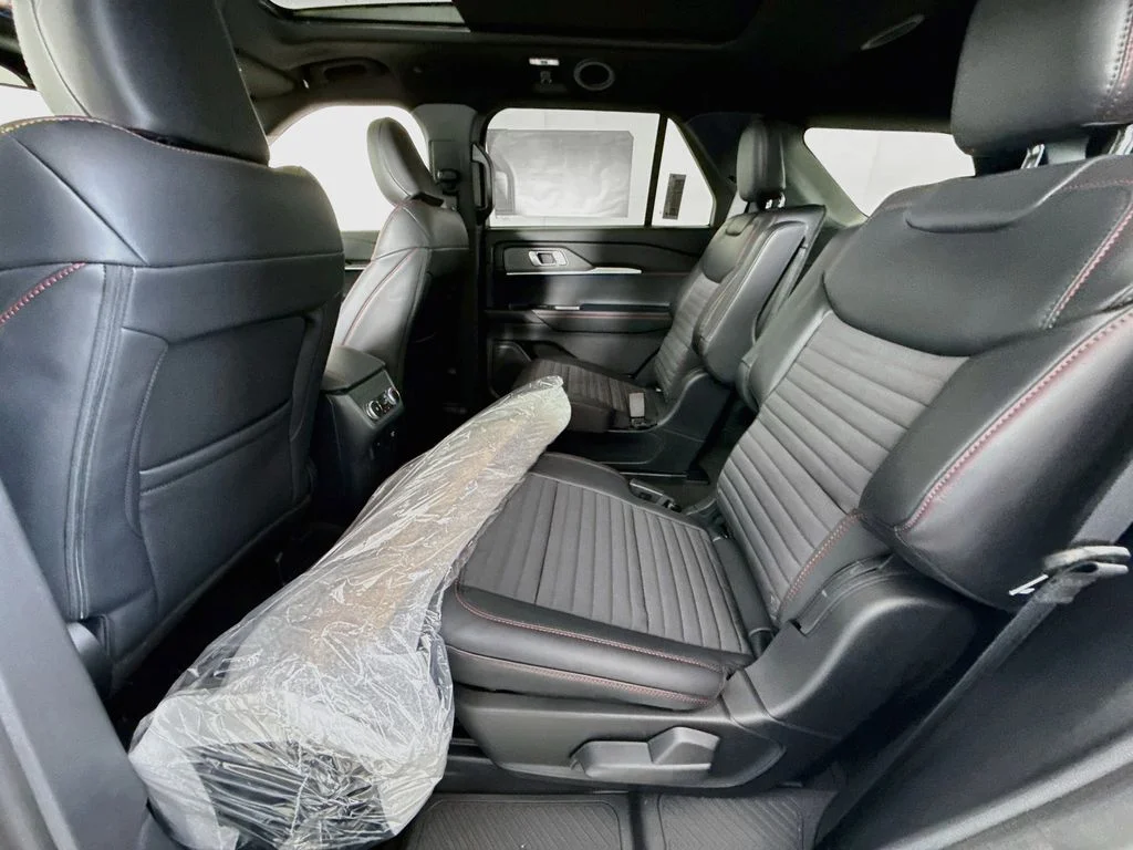 New 2026 Star White Metallic Tri-Coat Ford ST-Line image 26