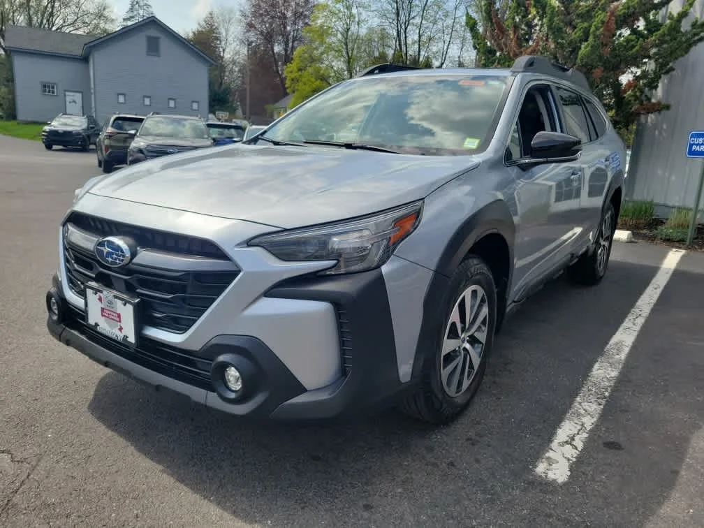 Used 2023 Ice Silver Metallic Subaru Premium image 7