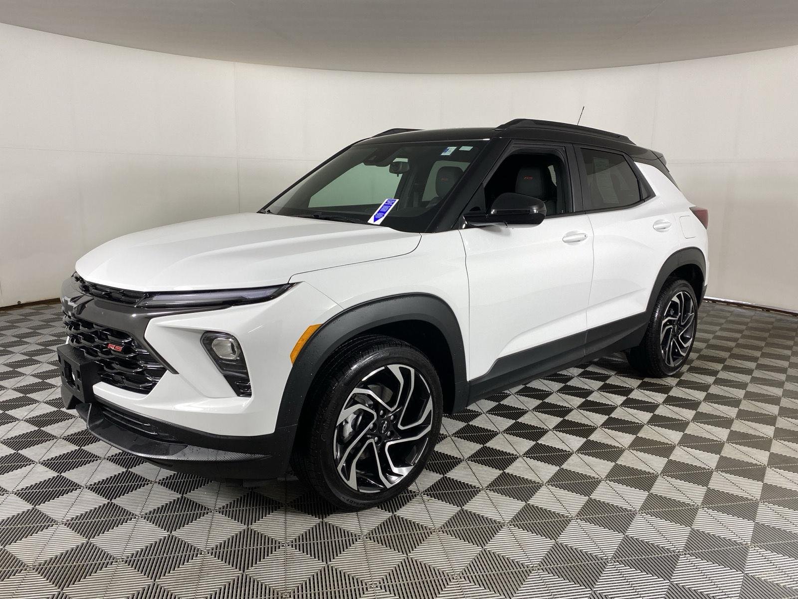 Used 2024 Summit White Chevrolet RS image 3