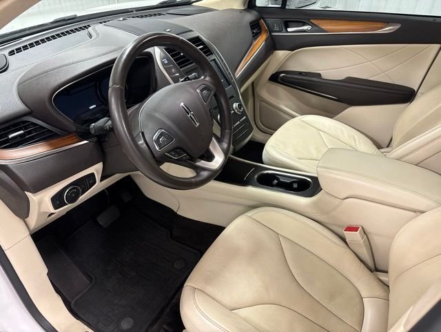 Used 2016 White Lincoln Reserve image 8