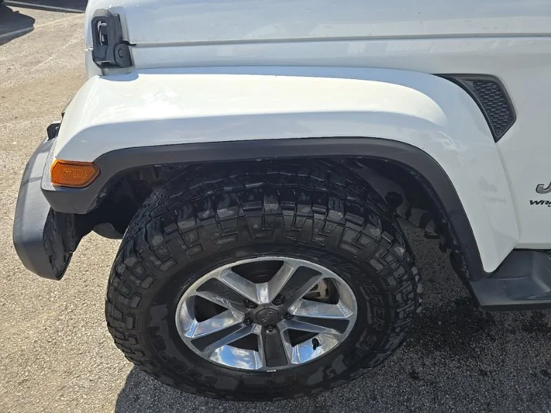 Used 2018 White Jeep Unlimited Sahara image 10