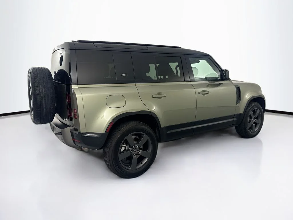 Used 2023 Green Land Rover X-Dynamic SE image 5