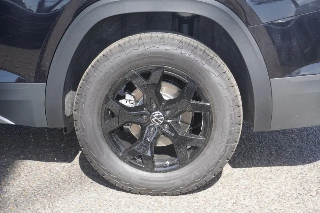 New 2026 Deep Black Pearl Volkswagen 2.0T Peak Edition image 11