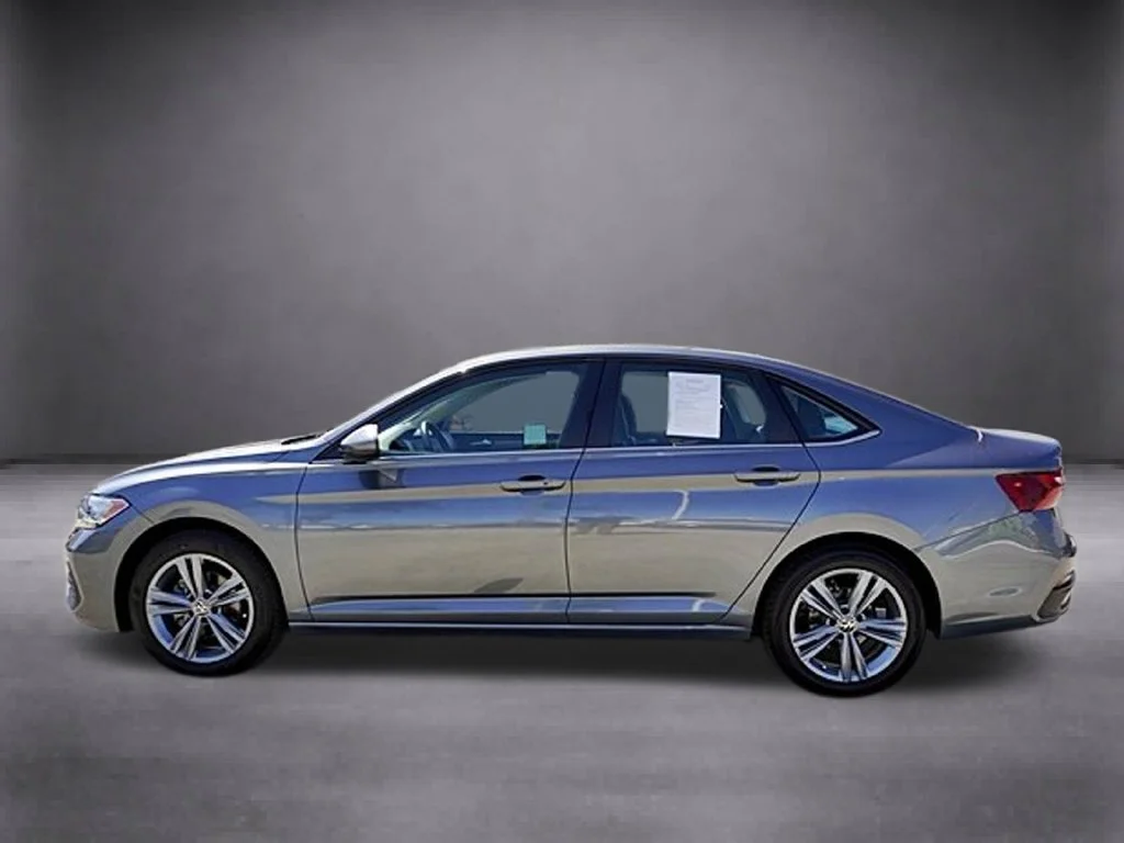 Used 2024 Gray Volkswagen 1.5T SE image 8