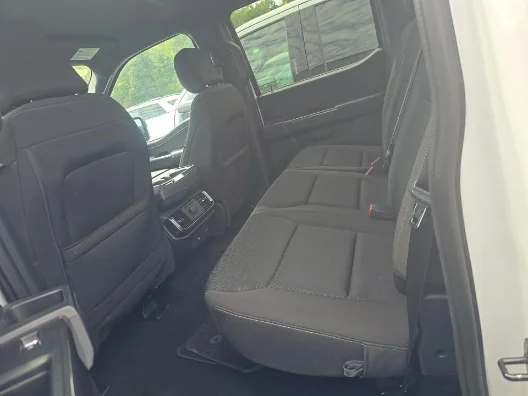 Used 2023 Oxford White Ford XLT image 16