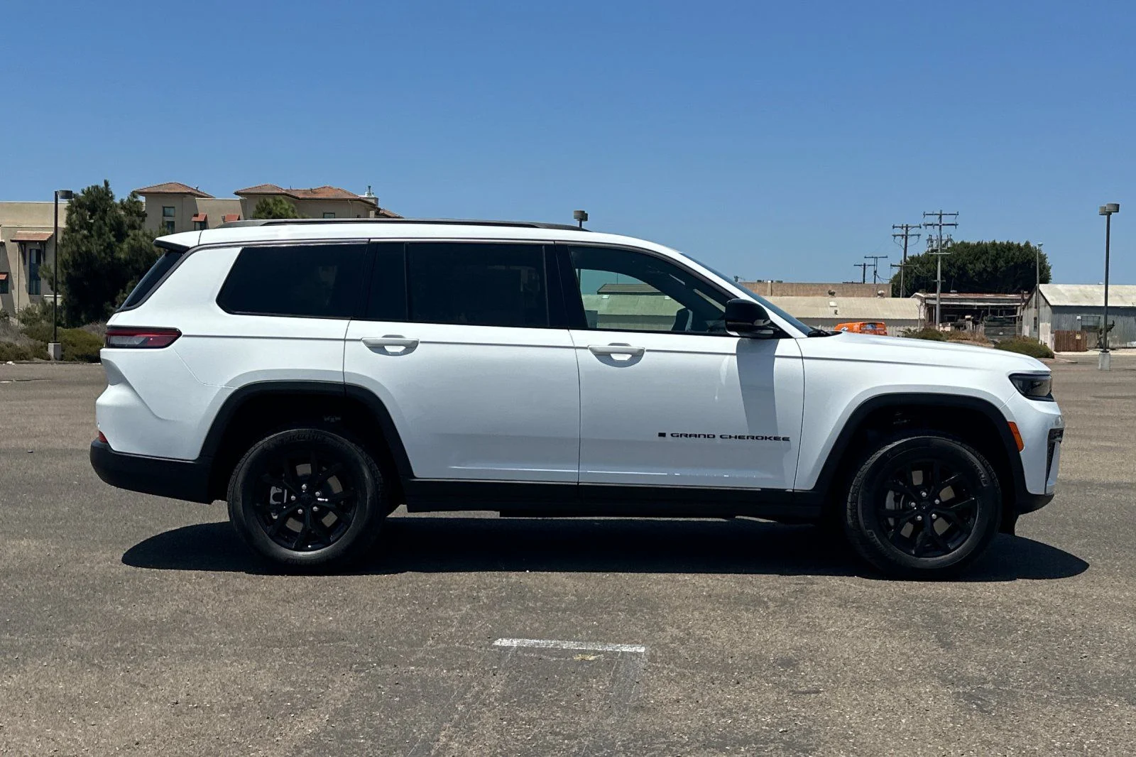 New 2026 Bright White Clear-Coat Exterior Paint Jeep Altitude image 2